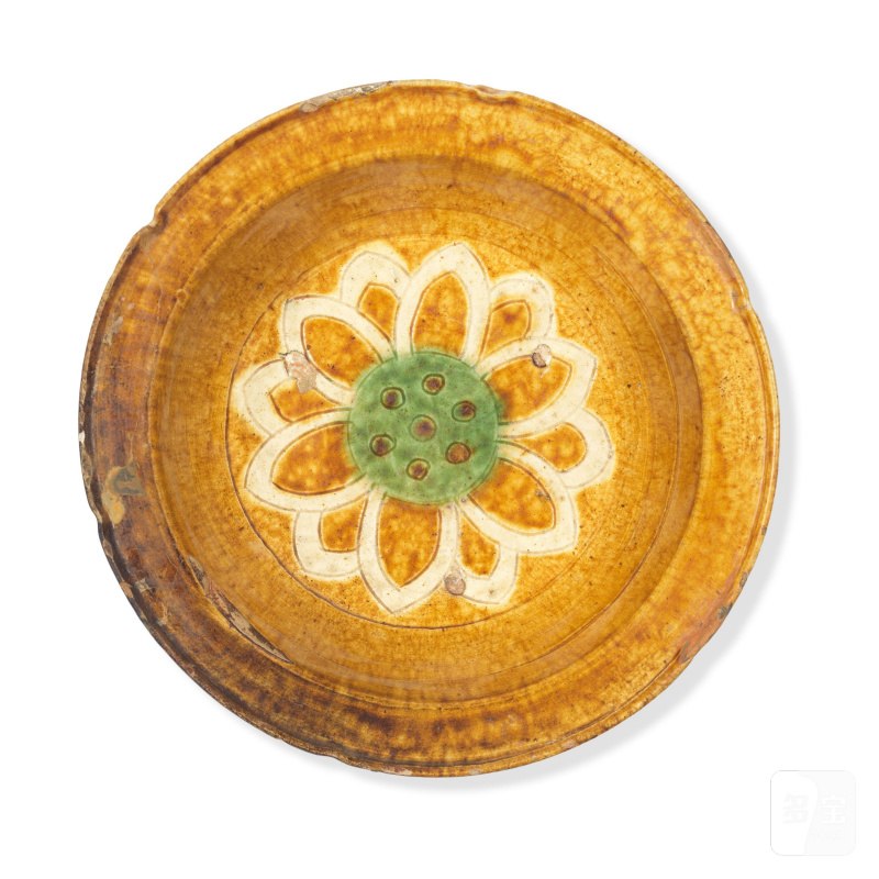 遼 三彩花卉紋盤 | A SANCAI GLAZED DISH